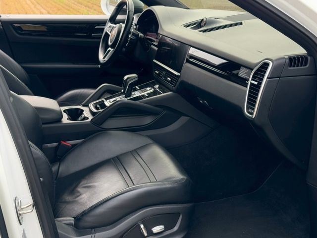 電子懸吊、免鑰匙啟動、全景天窗、電動尾門、電動記憶座椅、跑車計時套件、APPLE CARPLAY、倒車顯影、切換模式旋鈕  第7張相片