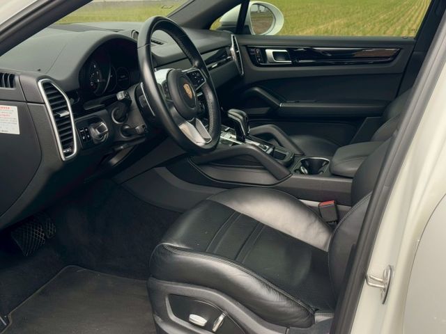 電子懸吊、免鑰匙啟動、全景天窗、電動尾門、電動記憶座椅、跑車計時套件、APPLE CARPLAY、倒車顯影、切換模式旋鈕  第9張相片