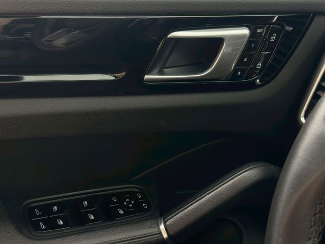 電子懸吊、免鑰匙啟動、全景天窗、電動尾門、電動記憶座椅、跑車計時套件、APPLE CARPLAY、倒車顯影、切換模式旋鈕  第15張相片