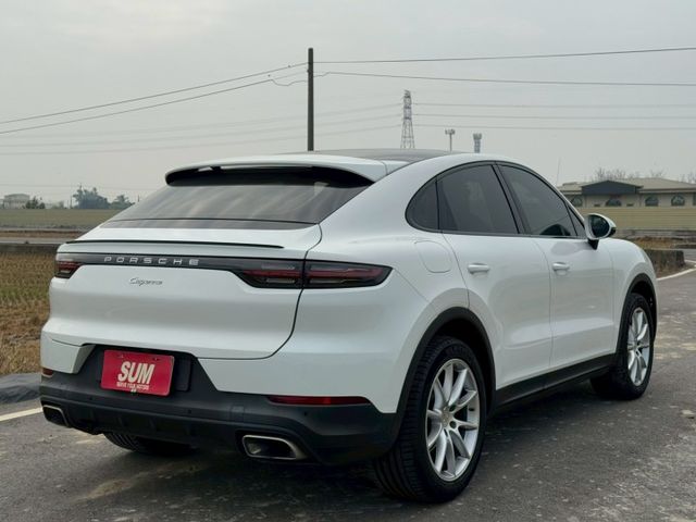 電子懸吊、免鑰匙啟動、全景天窗、電動尾門、電動記憶座椅、跑車計時套件、APPLE CARPLAY、倒車顯影、切換模式旋鈕  第18張相片