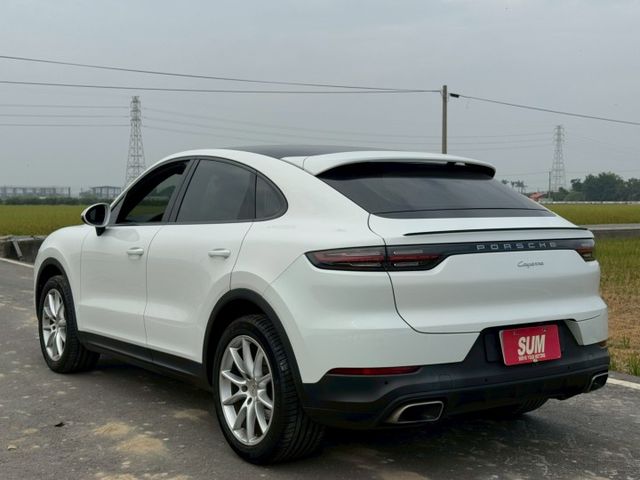 電子懸吊、免鑰匙啟動、全景天窗、電動尾門、電動記憶座椅、跑車計時套件、APPLE CARPLAY、倒車顯影、切換模式旋鈕  第20張相片