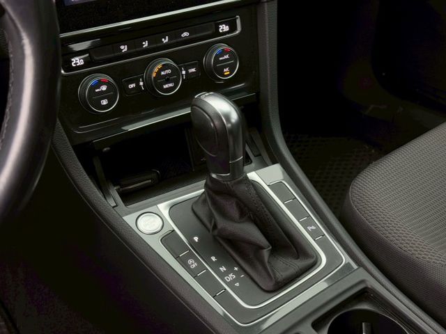 定速巡航 雙區恆溫空調 倒車顯影 免鑰匙 摸門解鎖 跟車  第13張相片