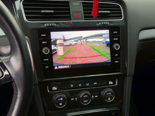 定速巡航 雙區恆溫空調 倒車顯影 免鑰匙 摸門解鎖 跟車  第14張相片