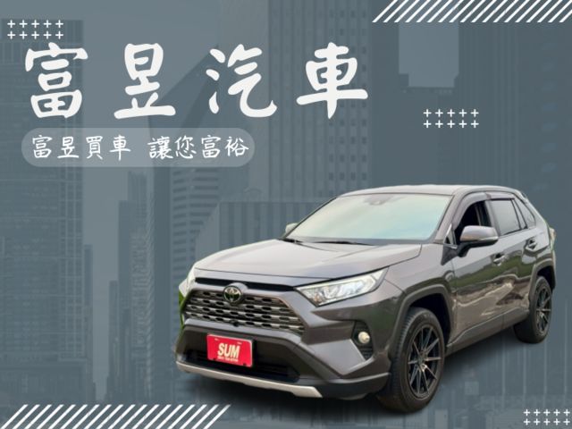 汽油 旗艦版 免鑰匙 摸門解鎖 抬頭顯示器 全速率跟車 環景系統 駕駛座電動椅（包含記憶功能）電動手煞 CarPlay  第1張相片