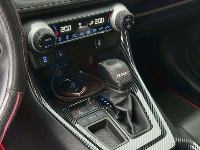 汽油 旗艦版 免鑰匙 摸門解鎖 抬頭顯示器 全速率跟車 環景系統 駕駛座電動椅（包含記憶功能）電動手煞 CarPlay  第9張相片