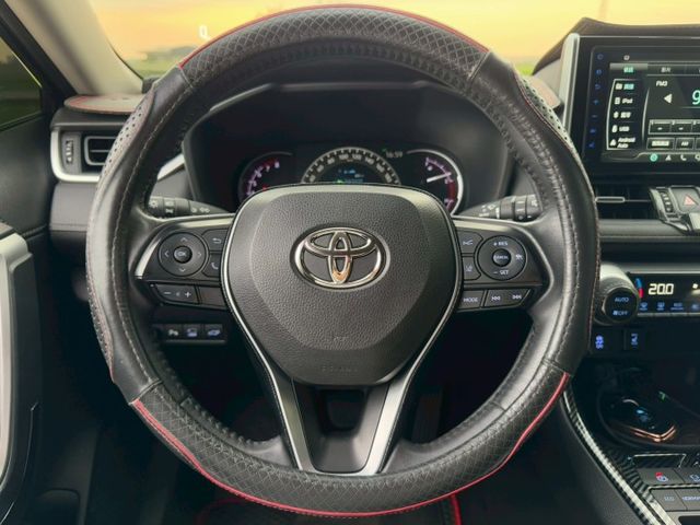 汽油 旗艦版 免鑰匙 摸門解鎖 抬頭顯示器 全速率跟車 環景系統 駕駛座電動椅（包含記憶功能）電動手煞 CarPlay  第13張相片