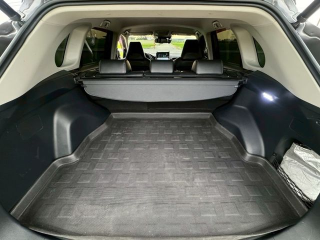 汽油 旗艦版 免鑰匙 摸門解鎖 抬頭顯示器 全速率跟車 環景系統 駕駛座電動椅（包含記憶功能）電動手煞 CarPlay  第17張相片