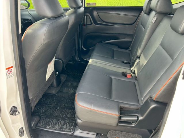1.8 豪華版 7人座 一手車 原廠保養 原鈑件 恆溫  I-key 摸門  霧燈  電折 循跡防滑  第9張相片