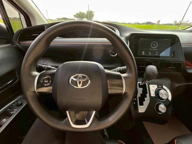 1.8 豪華版 7人座 一手車 原廠保養 原鈑件 恆溫  I-key 摸門  霧燈  電折 循跡防滑  第11張相片