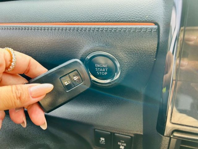 1.8 豪華版 7人座 一手車 原廠保養 原鈑件 恆溫  I-key 摸門  霧燈  電折 循跡防滑  第13張相片