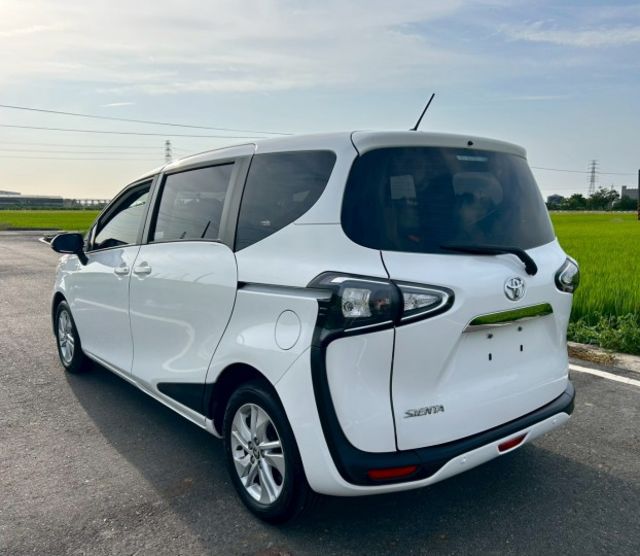 1.8 豪華版 7人座 一手車 原廠保養 原鈑件 恆溫  I-key 摸門  霧燈  電折 循跡防滑  第18張相片