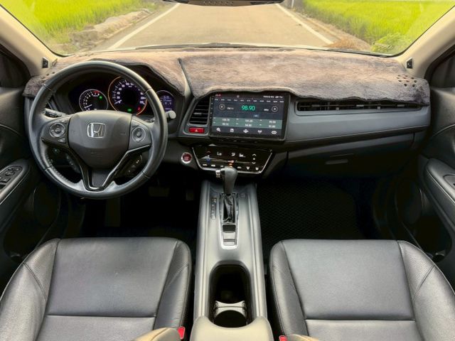 HRV-S版 導航 恆溫 藍芽 定速 摸門 ikey Car Play 全車雷達 倒車顯影 換檔撥片 盲點  第5張相片