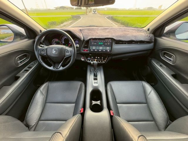 HRV-S版 導航 恆溫 藍芽 定速 摸門 ikey Car Play 全車雷達 倒車顯影 換檔撥片 盲點  第6張相片