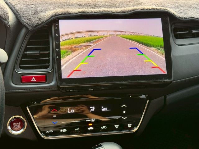 HRV-S版 導航 恆溫 藍芽 定速 摸門 ikey Car Play 全車雷達 倒車顯影 換檔撥片 盲點  第13張相片