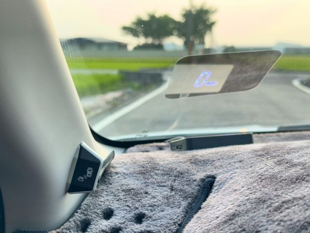 HRV-S版 導航 恆溫 藍芽 定速 摸門 ikey Car Play 全車雷達 倒車顯影 換檔撥片 盲點  第16張相片