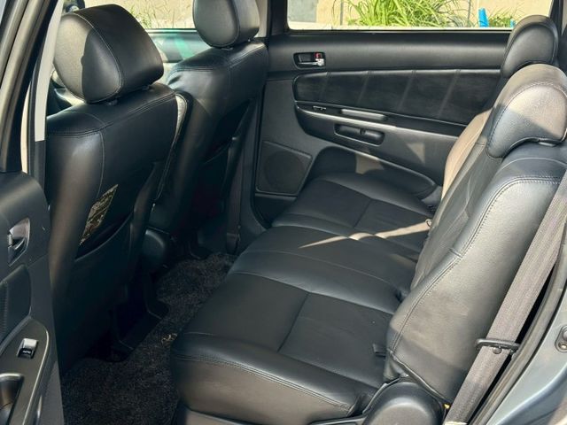 頂級雙天窗 一手車 恆溫 電動座椅 方向盤音量控制  壓縮機耗材已更換 便宜7人座  第7張相片