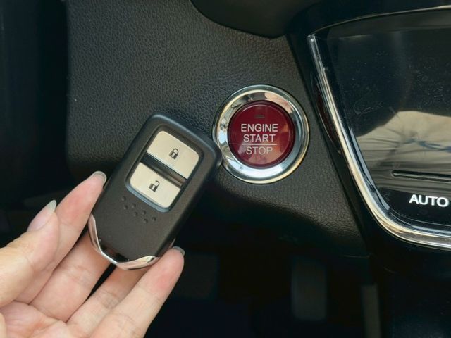 HRV-S版 導航 恆溫 藍芽 定速 摸門 ikey Car Play 全車雷達 倒車顯影 換檔撥片 盲點  第14張相片