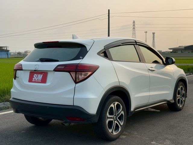 HRV-S版 導航 恆溫 藍芽 定速 摸門 ikey Car Play 全車雷達 倒車顯影 換檔撥片 盲點  第20張相片