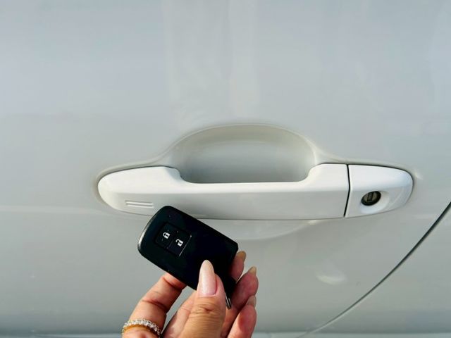 1.8 豪華版 7人座 一手車 原廠保養 原鈑件 恆溫  I-key 摸門  霧燈  電折 循跡防滑  第14張相片