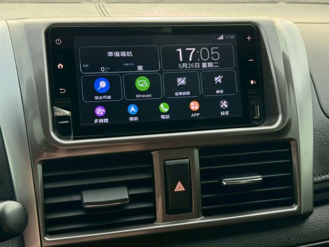 豪華S+ 免鑰匙啟動 摸門解鎖 恆溫空調  電動收折 倒車顯影 抬頭顯示器  盲點偵測 藍芽 方向盤音量控制  第11張相片