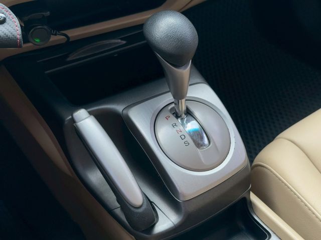 一手車 原鈑件 恆溫空調 胎壓偵測 電折 音響主機 天窗 本田魂神車  第13張相片