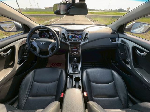Elantra EX 雙區恆溫 電折 藍牙 導航 倒車顯影 代步車好選擇  第6張相片