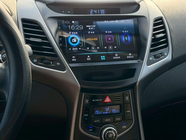 Elantra EX 雙區恆溫 電折 藍牙 導航 倒車顯影 代步車好選擇  第14張相片