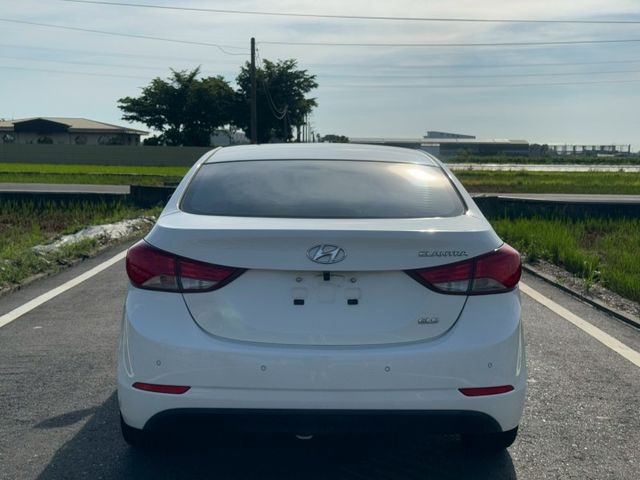 Elantra EX 雙區恆溫 電折 藍牙 導航 倒車顯影 代步車好選擇  第18張相片
