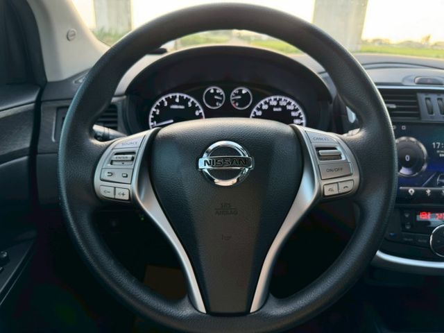 一手車 原鈑件 極少里程僅跑5萬! 免鑰匙啟動 摸門解鎖 雙區恆溫 Car play  定速 抬頭顯示器 360環景  第11張相片