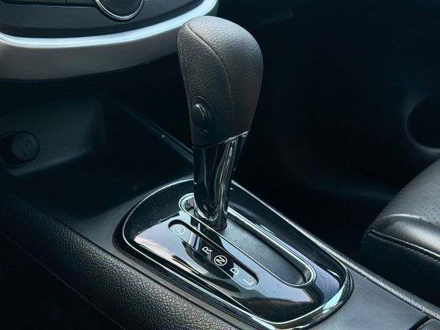 一手車 原鈑件 極少里程僅跑5萬! 免鑰匙啟動 摸門解鎖 雙區恆溫 Car play  定速 抬頭顯示器 360環景  第13張相片