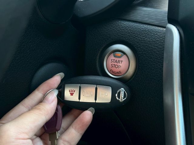 一手車 原鈑件 極少里程僅跑5萬! 免鑰匙啟動 摸門解鎖 雙區恆溫 Car play  定速 抬頭顯示器 360環景  第14張相片