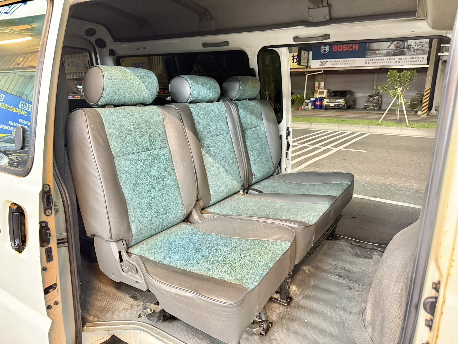 便宜有價差實惠八人座工作車可改兩人座貨車  第11張相片
