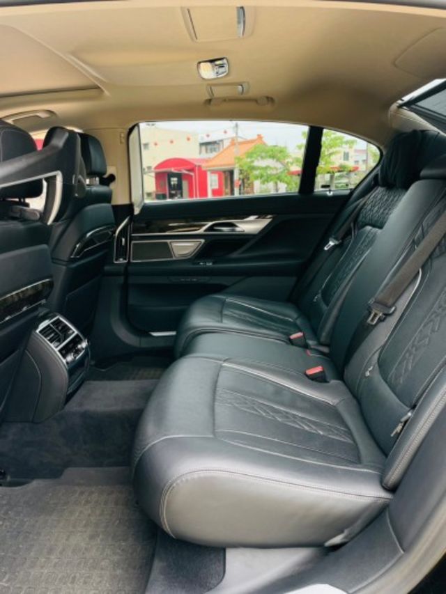 2017 BMW  740Li 小改款外觀 跟車系統 360環景 後座獨立空間  第9張相片