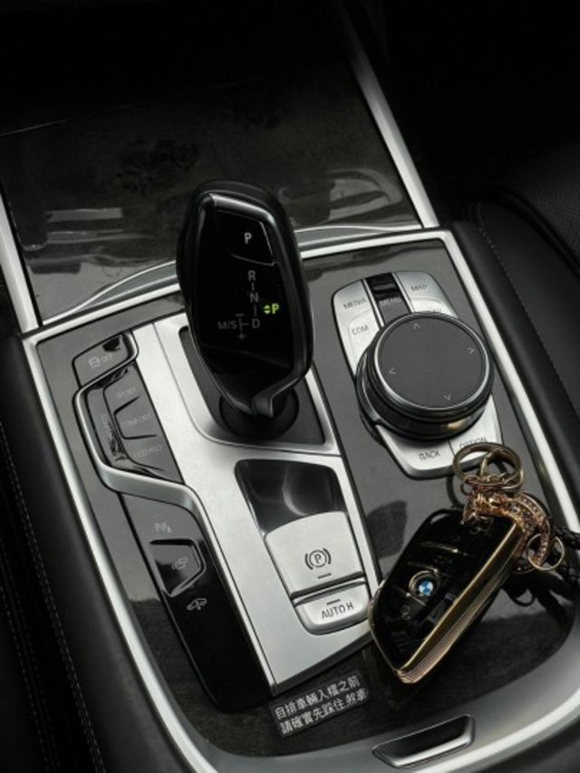2017 BMW  740Li 小改款外觀 跟車系統 360環景 後座獨立空間  第15張相片