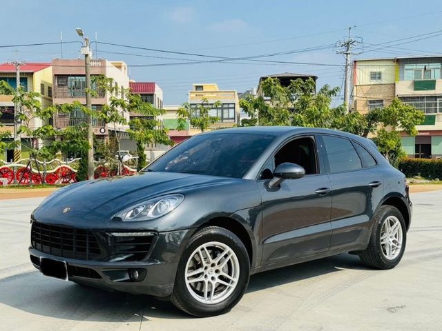 2018 Porsche Macan 2.0 全景天窗 電動尾門 14項電動座椅 18吋鋁圈  第1張相片