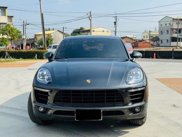 2018 Porsche Macan 2.0 全景天窗 電動尾門 14項電動座椅 18吋鋁圈  第2張相片