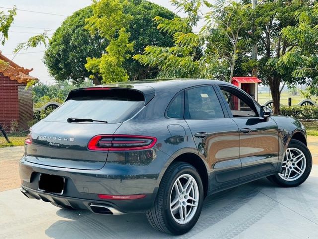 2018 Porsche Macan 2.0 全景天窗 電動尾門 14項電動座椅 18吋鋁圈  第4張相片