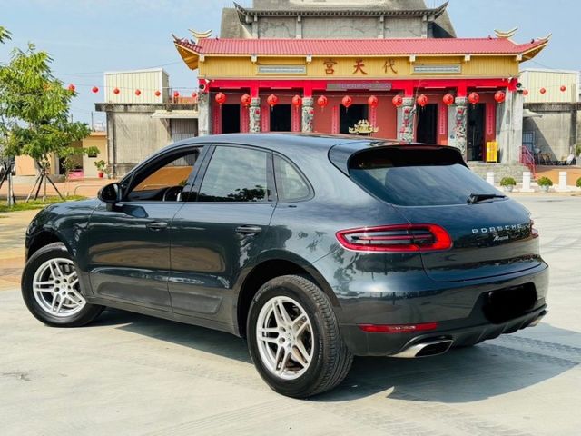 2018 Porsche Macan 2.0 全景天窗 電動尾門 14項電動座椅 18吋鋁圈  第6張相片