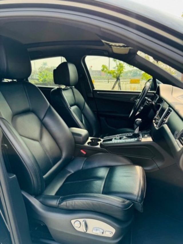 2018 Porsche Macan 2.0 全景天窗 電動尾門 14項電動座椅 18吋鋁圈  第8張相片