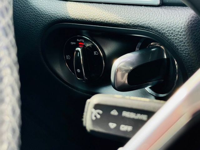 2018 Porsche Macan 2.0 全景天窗 電動尾門 14項電動座椅 18吋鋁圈  第19張相片