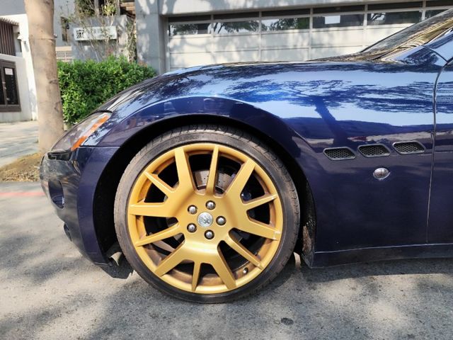 僅跑5.2萬公里 2007瑪莎拉蒂 Granturismo 4.2 改裝排氣管  避震器 3620環景  第7張相片