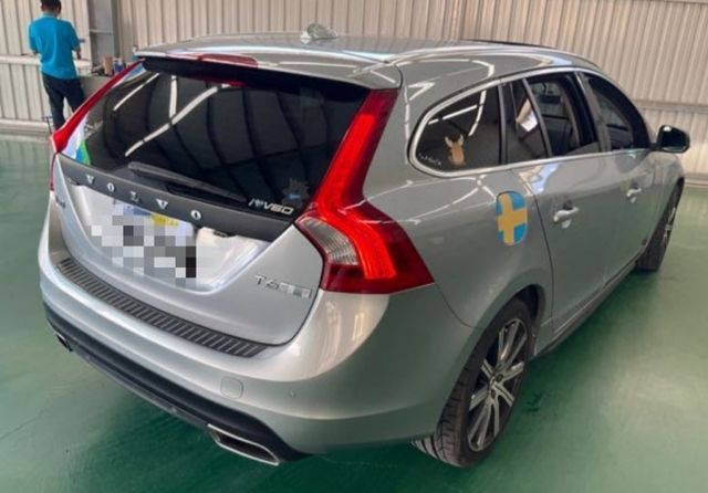 2018 VOLVO  V60 2.0 D3 天窗 雙電動座椅 ACC跟車  第3張相片