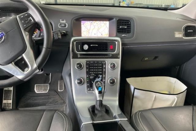 2018 VOLVO  V60 2.0 D3 天窗 雙電動座椅 ACC跟車  第9張相片
