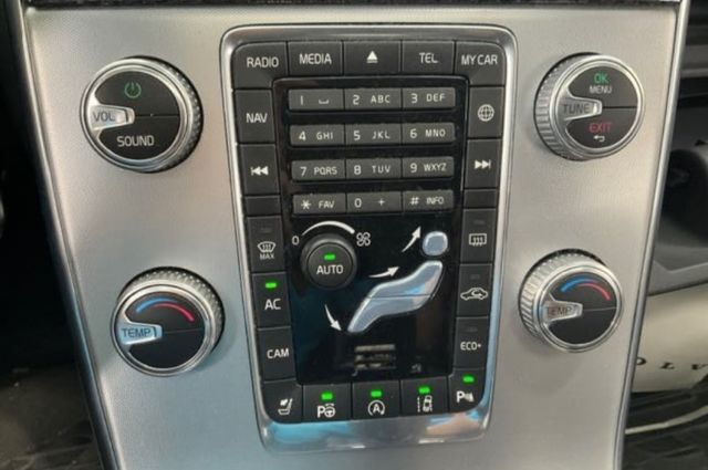 2018 VOLVO  V60 2.0 D3 天窗 雙電動座椅 ACC跟車  第10張相片