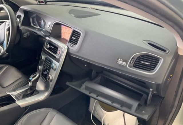 2018 VOLVO  V60 2.0 D3 天窗 雙電動座椅 ACC跟車  第11張相片