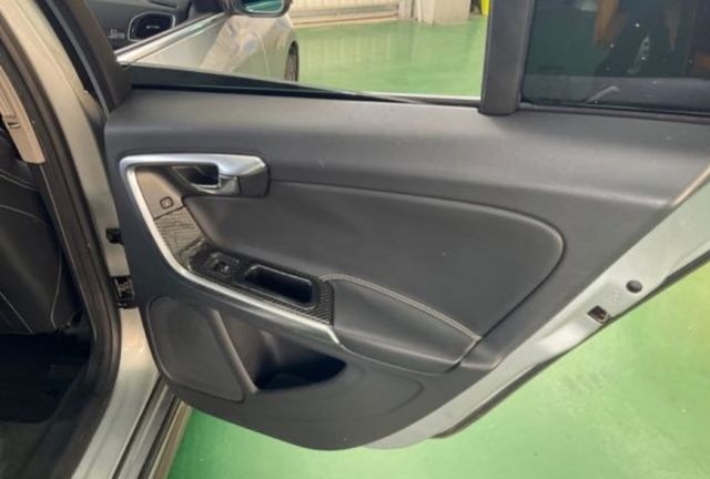 2018 VOLVO  V60 2.0 D3 天窗 雙電動座椅 ACC跟車  第13張相片