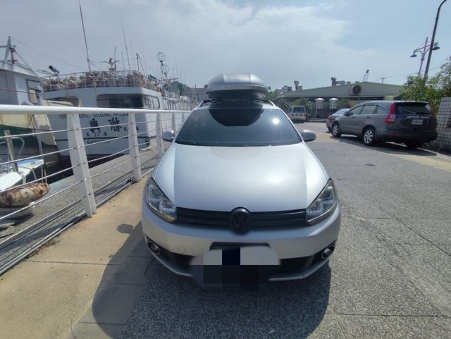2011 GOLF 1.4 旅行車 安卓主機 車頂旅行箱  高低可調避震器  17吋鋁圈  第2張相片