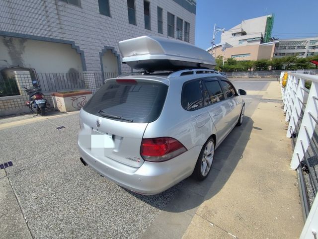 2011 GOLF 1.4 旅行車 安卓主機 車頂旅行箱  高低可調避震器  17吋鋁圈  第4張相片