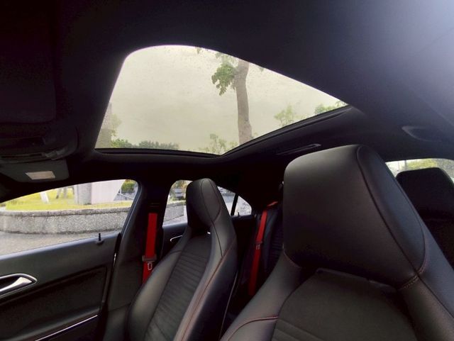 2016 BENZ CLA250 AMG 跑15.1萬 360環景 安卓主機 可認證  第11張相片