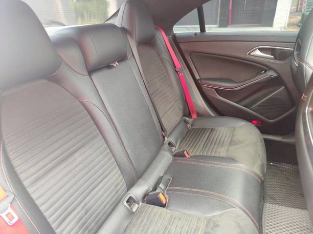 女用車 里程保證2016 賓士AMG CLA45  第10張相片